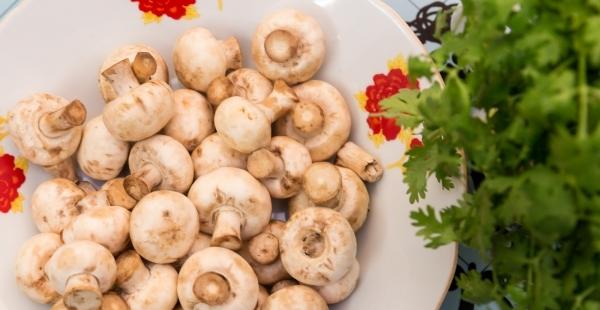 Roasted mushrooms with garlic and cilantro - step by step recipe