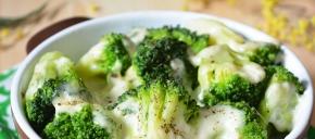 Broccoli baked with mozzarella, recipe with photo